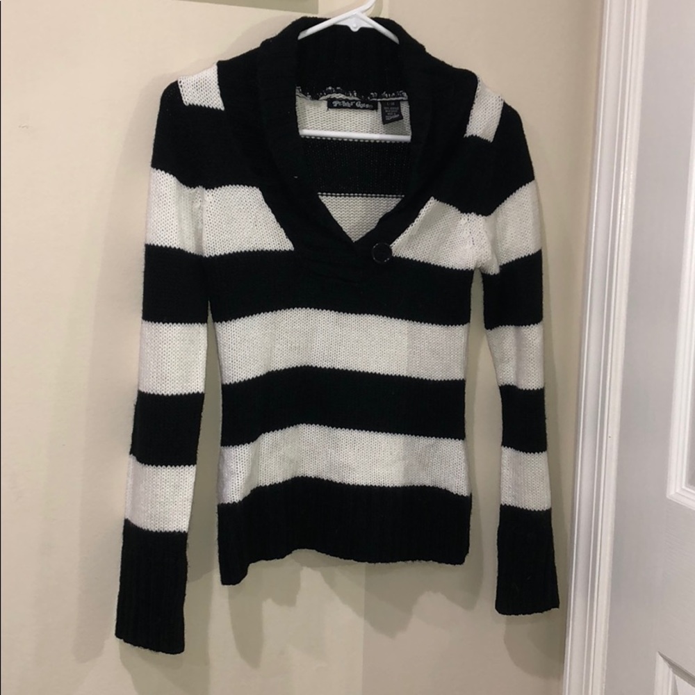 Knit black and white stopped top